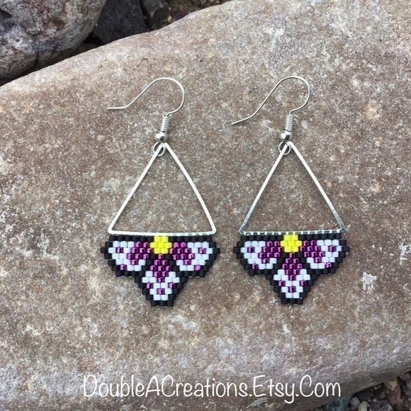 𝅺Purple Flower Triangle Beaded Earrings, New, Handmade by Me - Picture 3 of 6